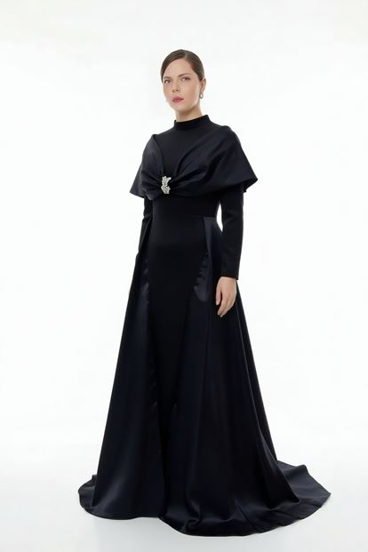 فستان سهرة أسود بياقة هالتر ومقاسات كبيرة